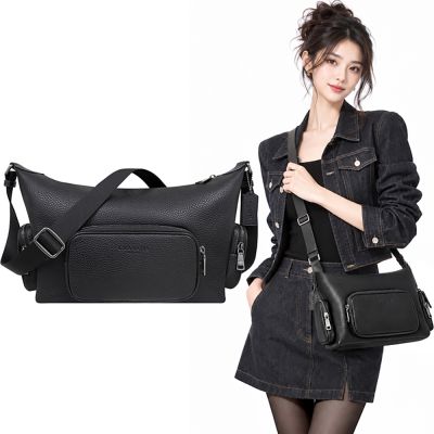 COACH 黑色荔枝紋皮革斜背包-大型