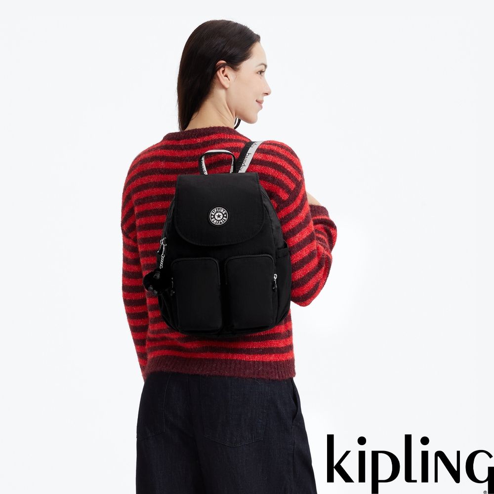 『猴子包』Kipling 黑白織帶掀蓋多袋收納後背包-CITY POCKET S