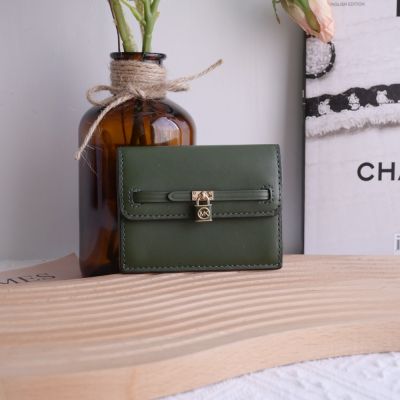 MICHAEL KORS HAMILTON 質感鎖頭吊墜翻蓋扣式卡片零錢包(森林綠)