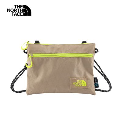 【The North Face 官方旗艦】 北面男女款棕色休閒單肩包｜8DJQG1A 斜背包