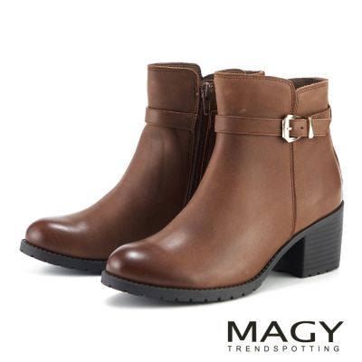 MAGY 光澤感打蠟牛皮釦飾中跟短靴 咖啡