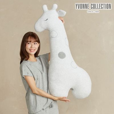 YVONNE 以旺傢飾 長頸鹿大抱枕-銀白灰