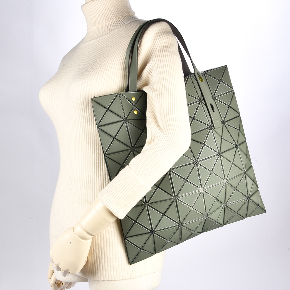 ISSEY MIYAKE 三宅一生BAOBAO LUCENT ONE-TONE磨砂霧面方格6x6手提包