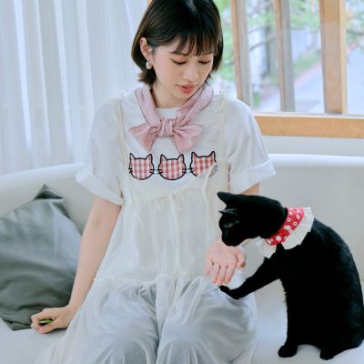 OB嚴選-日系純棉貓咪格紋拼布刺繡上衣《AB21129-》