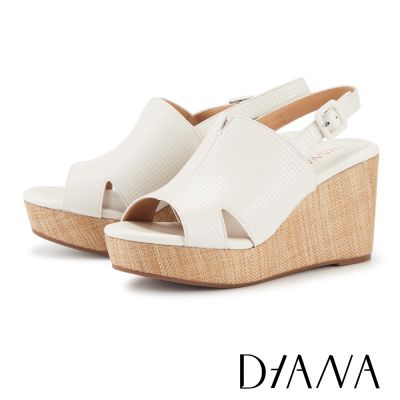 DIANA 小編織壓花羊皮厚底草編楔型涼鞋 白色