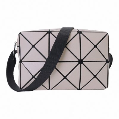 ISSEY MIYAKE  BAOBAO 幾何皮質立方肩/斜背包(霧面卡其米)小