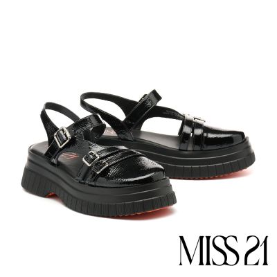 厚底鞋 MISS 21 太空少女方釦多寬帶皺漆牛皮後繫帶大頭厚底鞋-黑