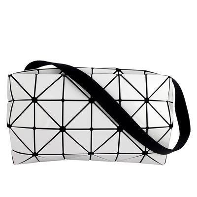 ISSEY MIYAKE 三宅一生 BAOBAO 白色三角格五角形4x6斜背包