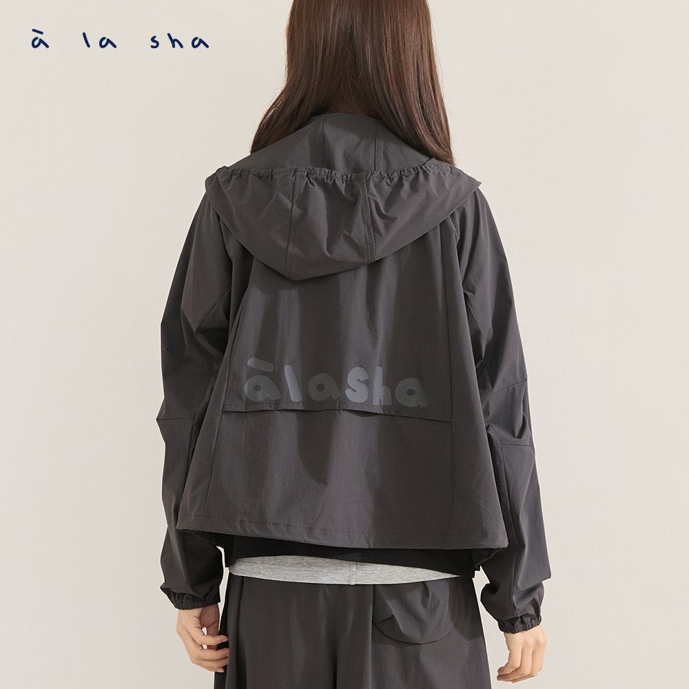 a la sha Logo印花運動風連帽外套 (鐵灰)