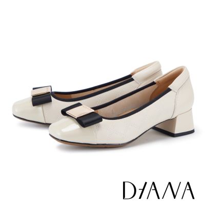 DIANA 漆皮拼接牛皮菱格紋方頭低跟鞋 米色