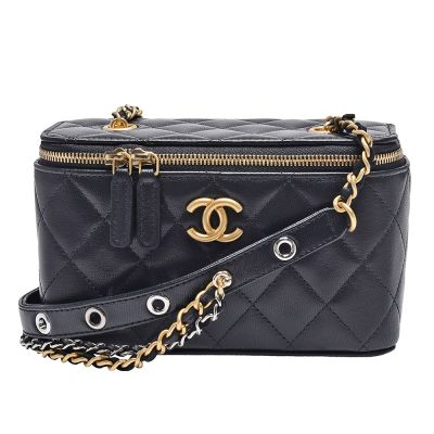 CHANEL香奈兒 CHANEL 經典菱格紋小羊皮拉鍊洞洞背帶斜背化妝包(黑)