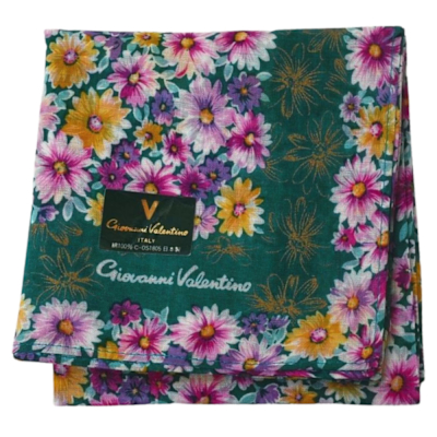 Giovanni Valentino 日本製100%棉繽紛花朵圖騰字母LOGO帕巾(鮮綠底/43CM)