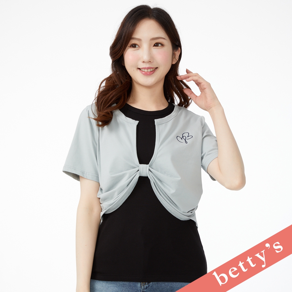 betty’s貝蒂思　假兩件愛心刺繡短袖T-shirt(灰綠) (灰綠)
