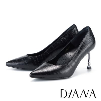 DIANA 低調奢華壓紋牛皮尖頭高跟鞋 黑色