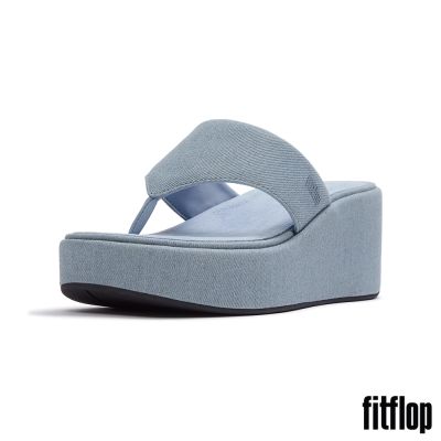 【FitFlop】PLATFFORMS 牛仔布楔型夾腳涼鞋-女(淺丹寧色)