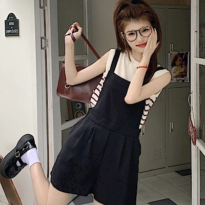 La Belleza圓領橫條針織背心加素面單口袋五分連身吊帶褲兩件式套裝