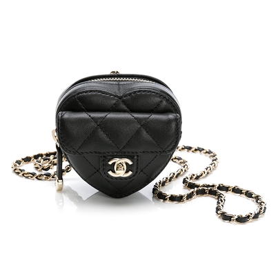 【CHANEL】新款LOGO菱格紋小羊皮金釦愛心胸口掛包（黑）