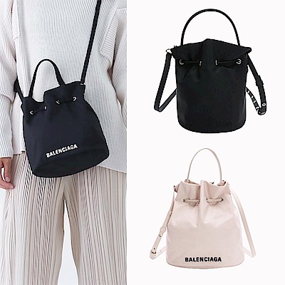 【BALENCIAGA 巴黎世家】刺繡LOGO 束口水桶包(多色選)