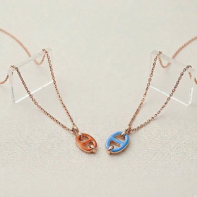 HERMES 愛馬仕 MINI MAILLON新款豬鼻T扣項鍊(橘色/藍色)(兩色任選均一價)