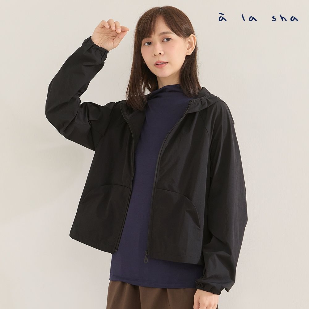 a la sha Logo印花運動風連帽外套 (黑)