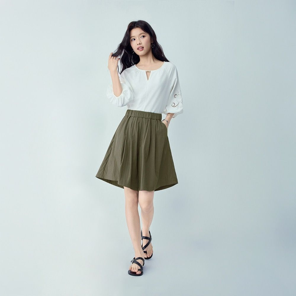 GIORDANO 女裝純棉壓褶休閒短褲【雙色任選】 (26 軍綠)