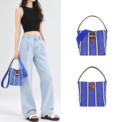 LONGCHAMP ROSEAU ESSENTIAL RAYÉ系列竹節帆布條紋兩用水桶包(小/鈷藍)