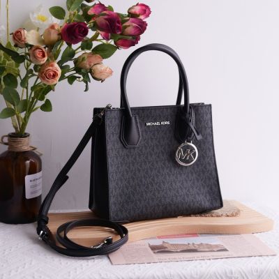MICHAEL KORS MERCER 經典MK印花三層兩用手提包(黑灰)