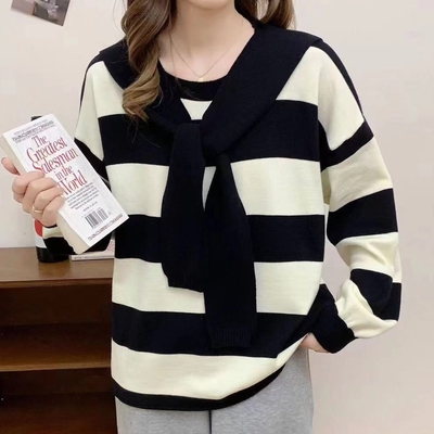 La Belleza海軍風圓領寬橫條寬鬆針織上衣+活動針織披肩兩件式