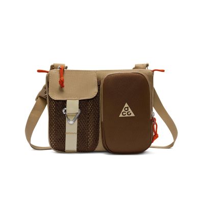 Nike Acg Daymax Crossbody 側背包 卡其色 肩背包 運動 休閒 背包 HJ8180-297