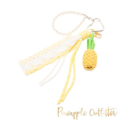 Pineapple Outfitter-盛夏微風皮編鳳梨蕾絲緞帶吊飾-黃色