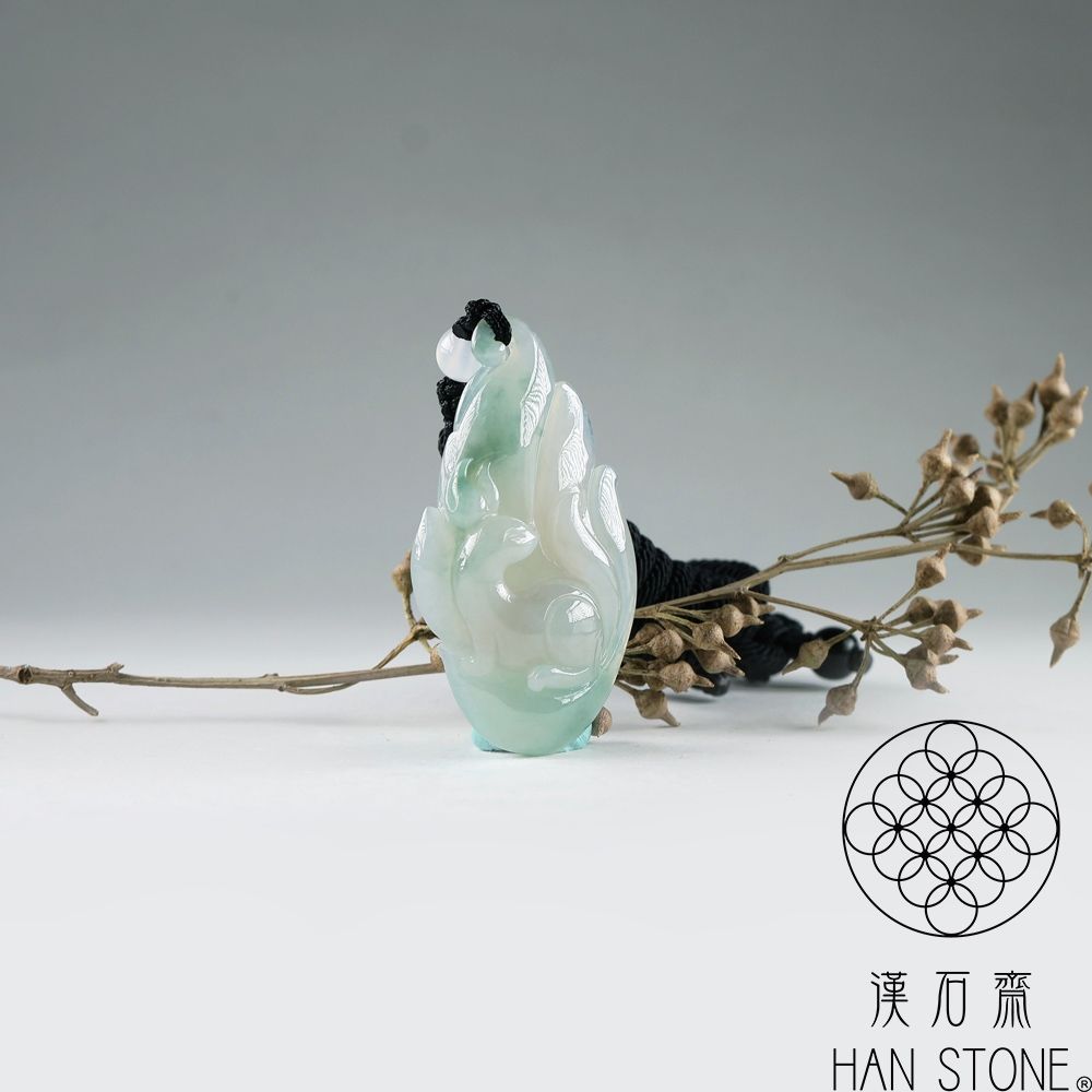 漢石齋】天然翡翠A貨九尾狐玉佩吊墜冰糯種飄花(26*47*8mm) | 漢石齋