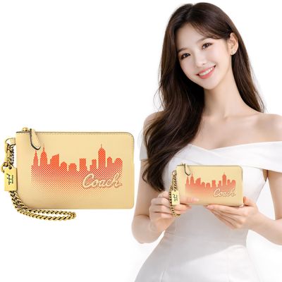 COACH X Jennifer Lopez 聯名款荔枝紋皮革金屬鍊帶手拿包