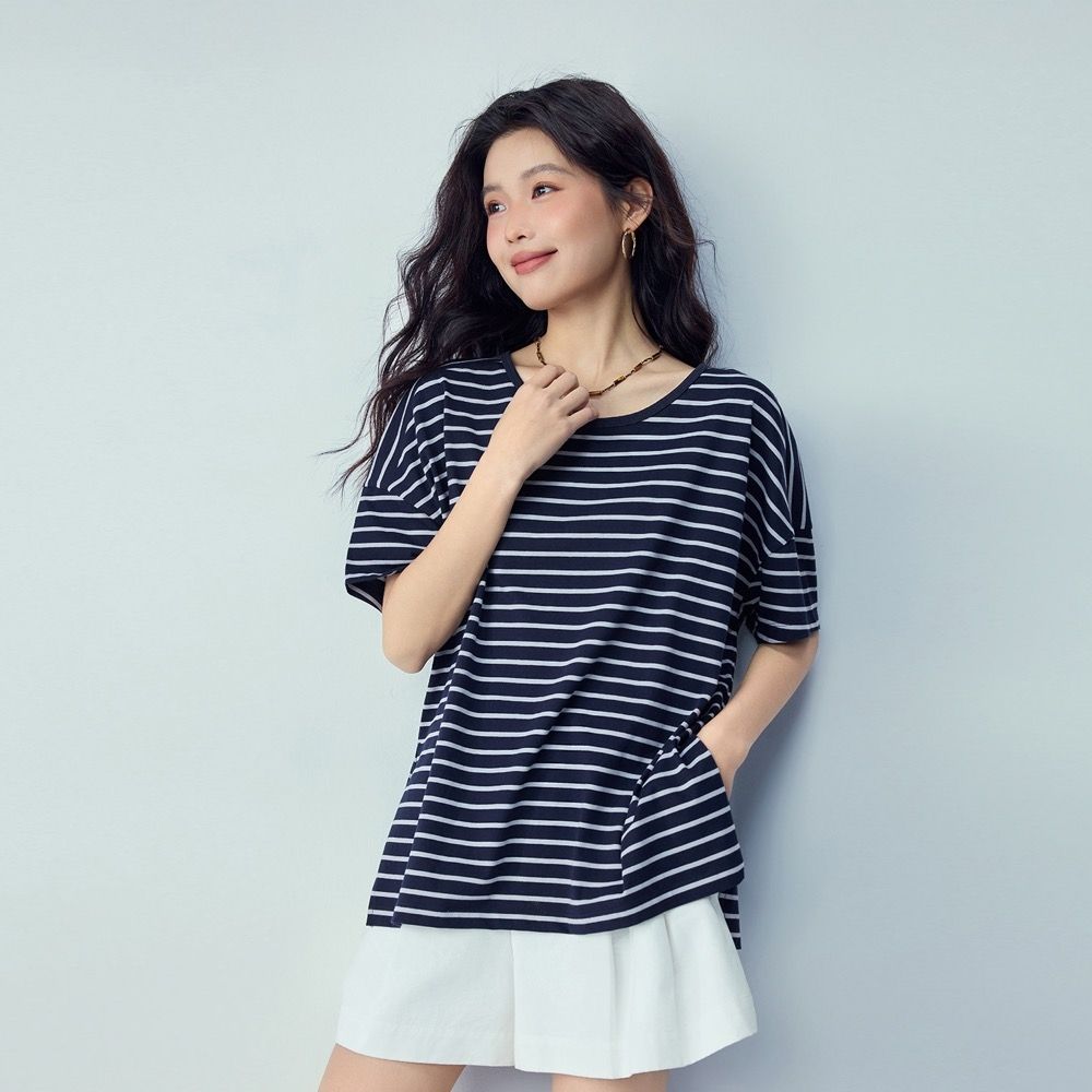 GIORDANO 女裝純棉寬鬆落肩條紋短袖T恤【雙色任選】 (07 海軍藍X海霧藍)