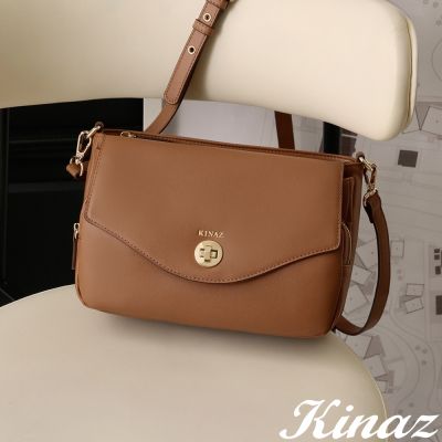 KINAZ 多隔層圓形旋轉鎖釦掀蓋拉鍊斜背包-太妃暖糖-圓點系列