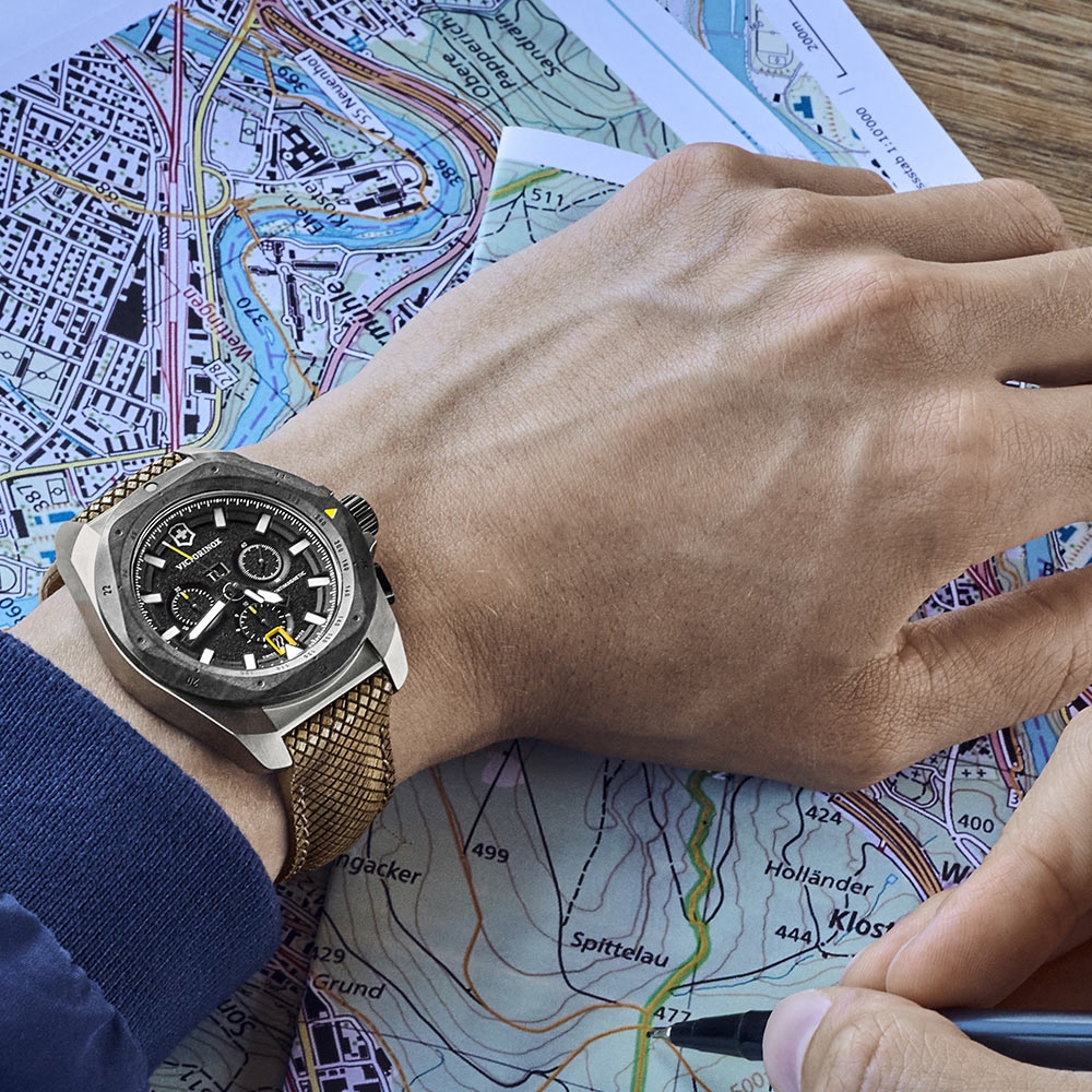 Victorinox 瑞士維氏I.N.O.X. Chrono 200米防水碳纖維計時腕錶-43mm