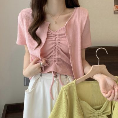 La Belleza圓領珠釦設計感抽皺顯瘦細肩背心+短袖珠釦外套兩件式