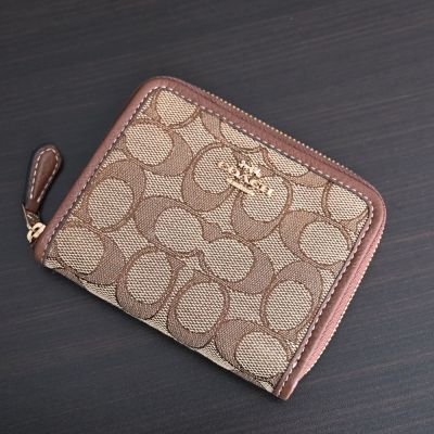 COACH 經典C LOGO織布ㄇ字拉鍊短夾(咖)
