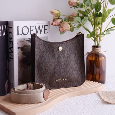 MICHAEL KORS BRILEY 金屬LOGO滿版品牌MK印花斜背包(深咖 小)