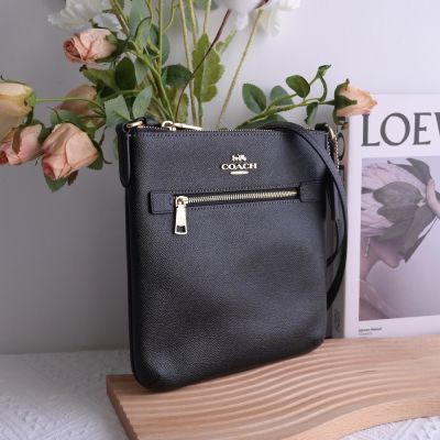 COACH Mini Rowan File Bag 經典馬車LOGO拉鍊斜背扁包(黑)