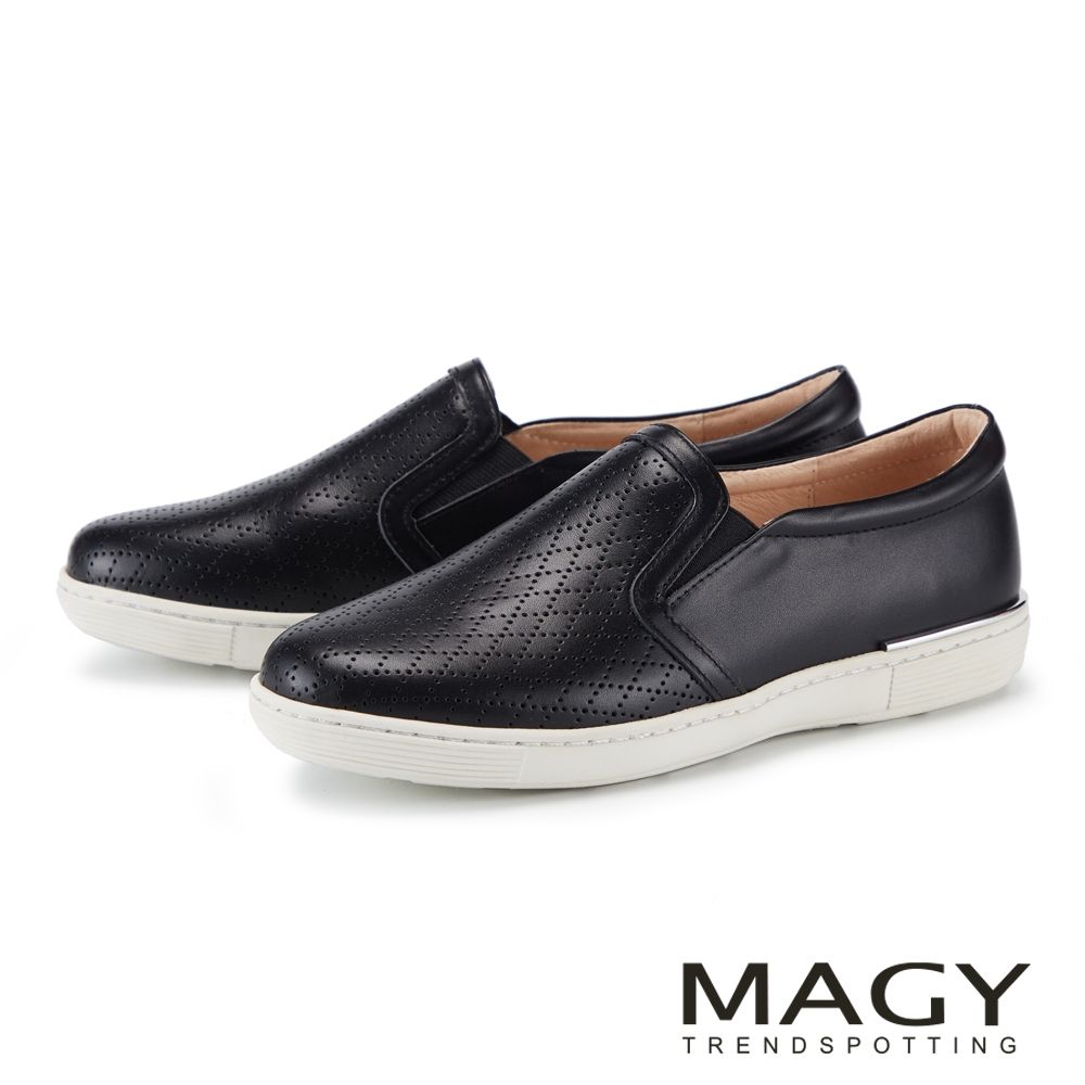 MAGY  圓頭牛皮格紋平底休閒鞋 黑色