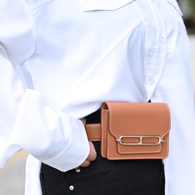 HERMES 愛馬仕 Roulis Slim Wallet 經典豬鼻子造型山羊皮翻蓋皮夾/迷你腰掛包(金棕/銀色 無背帶)