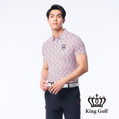 【KING GOLF】網路獨賣款-男款滿版三角印花盾牌標涼感短袖POLO衫-橘色