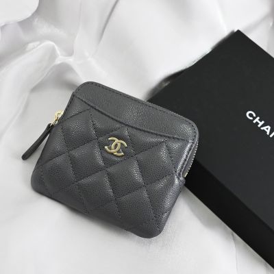CHANEL 經典CC LOGO魚子醬小牛皮拉鍊卡片吐司零錢包(深灰/淡金)