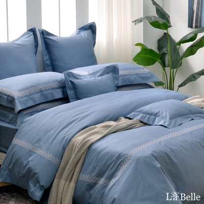 【Great Living格蕾寢飾】義大利La Belle 方圓舒曲-沉靜藍 雙人長絨細棉刺繡四件式被套床包組(共三色)