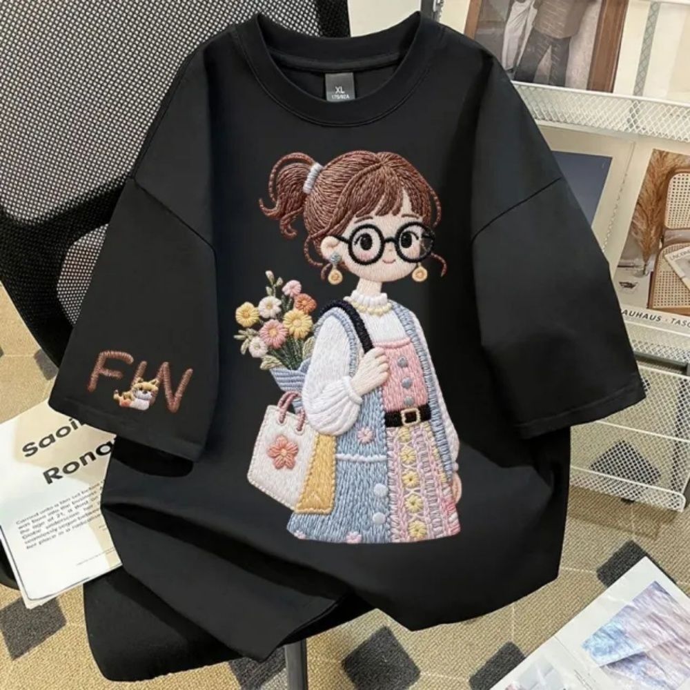 【LANNI 藍尼】★卡通女孩印花寬鬆圓領T恤(女裝/短袖上衣/休閒/百搭/日系/通勤) (黑)