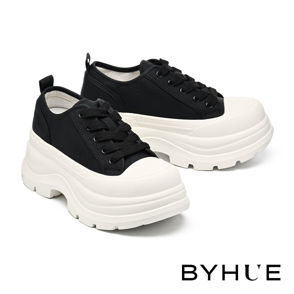 休閒鞋 BYHUE 率性舒適純色植鞣牛皮綁帶軟芯厚底休閒鞋－黑