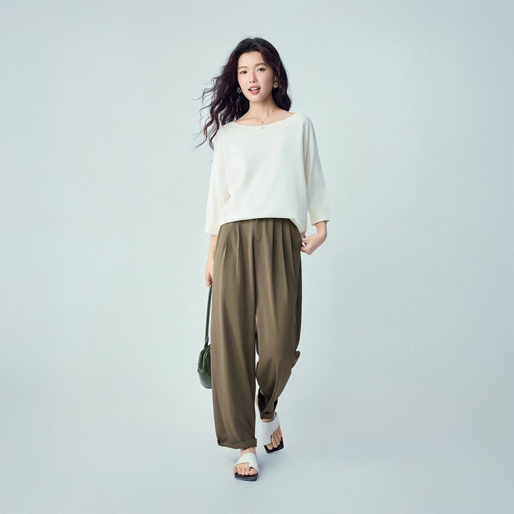 GIORDANO 女裝顯瘦壓褶中腰寬鬆休閒長褲【雙色任選】 (13 軍綠)