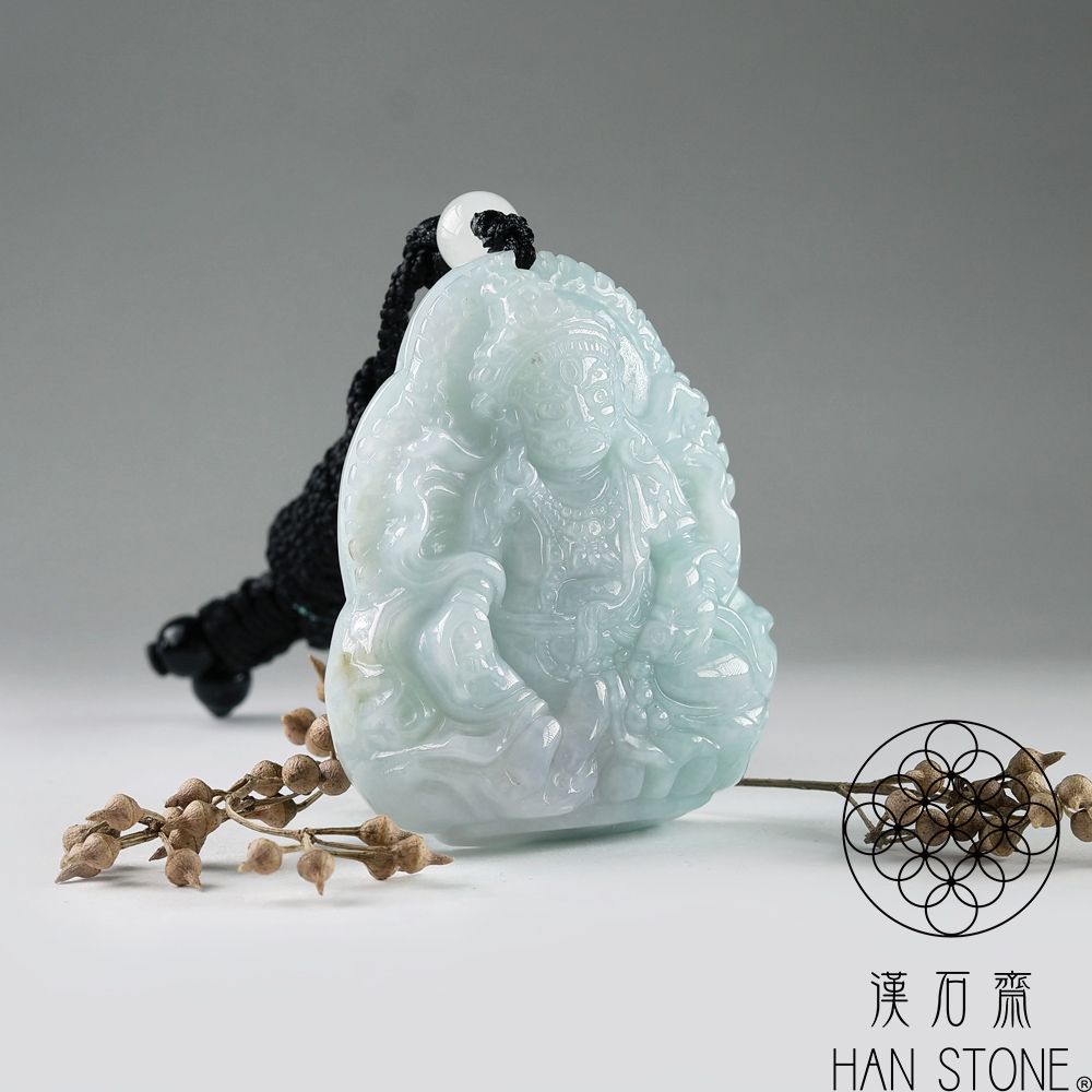 漢石齋】天然翡翠A貨黃財神玉珮吊墜淺色春帶彩種(44*54*16mm) | 漢石齋