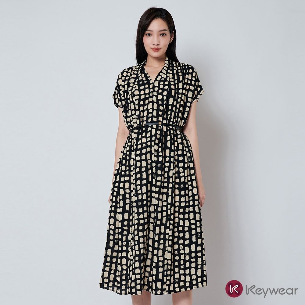 KeyWear奇威名品    幾何印花垂袖洋裝-黑色
