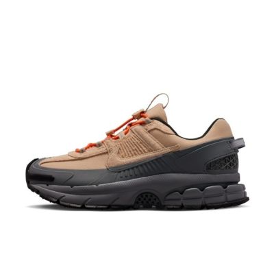 Nike 耐吉 Zoom Vomero Roam [IQ1127-220] 男 運動休閒鞋 防潑水 緩震 麻棕 鐵灰